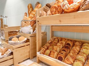 Daily buffet breakfast for a fee - ibis Styles Ambassador Incheon Airport T2 (Incheon)