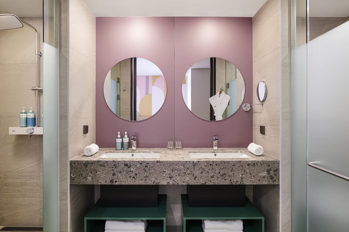 1 bedroom, premium bedding, in-room safe, desk