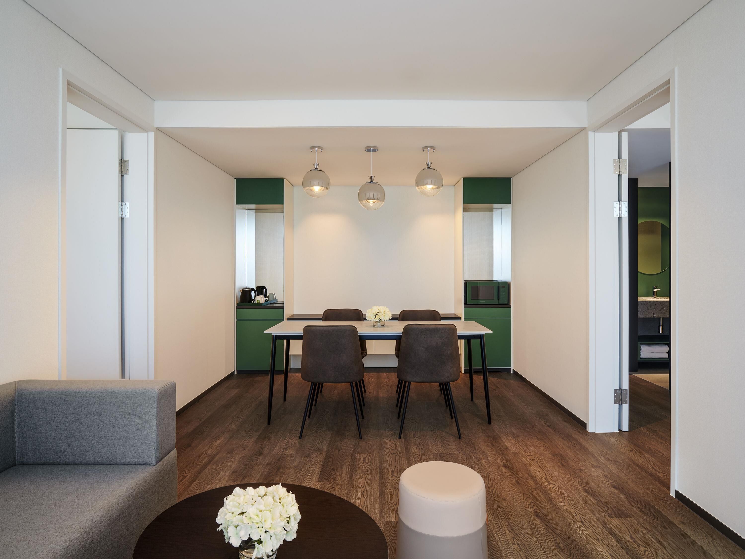 Deluxe-Suite (1 double bed plus 1 single beds)