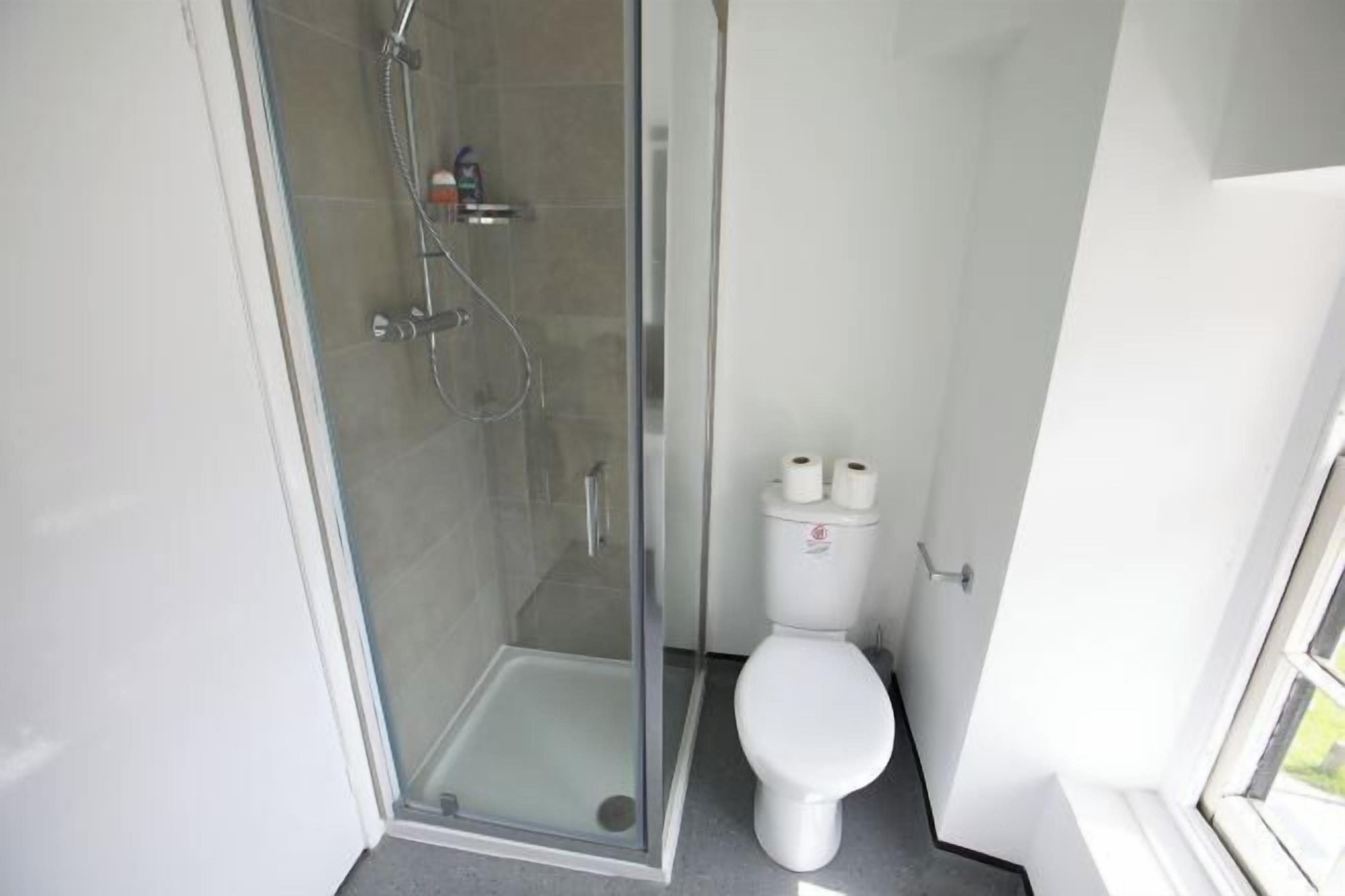 Bathroom | Shower, free toiletries, towels, toilet paper