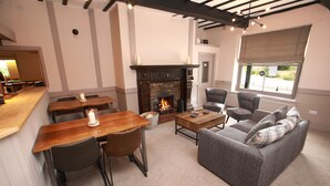 Reception - OYO Glyn Valley Hotel (Llangollen)