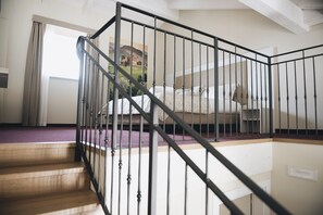 Chambre quadruple Deluxe | Lit avec matelas en mousse à mémoire