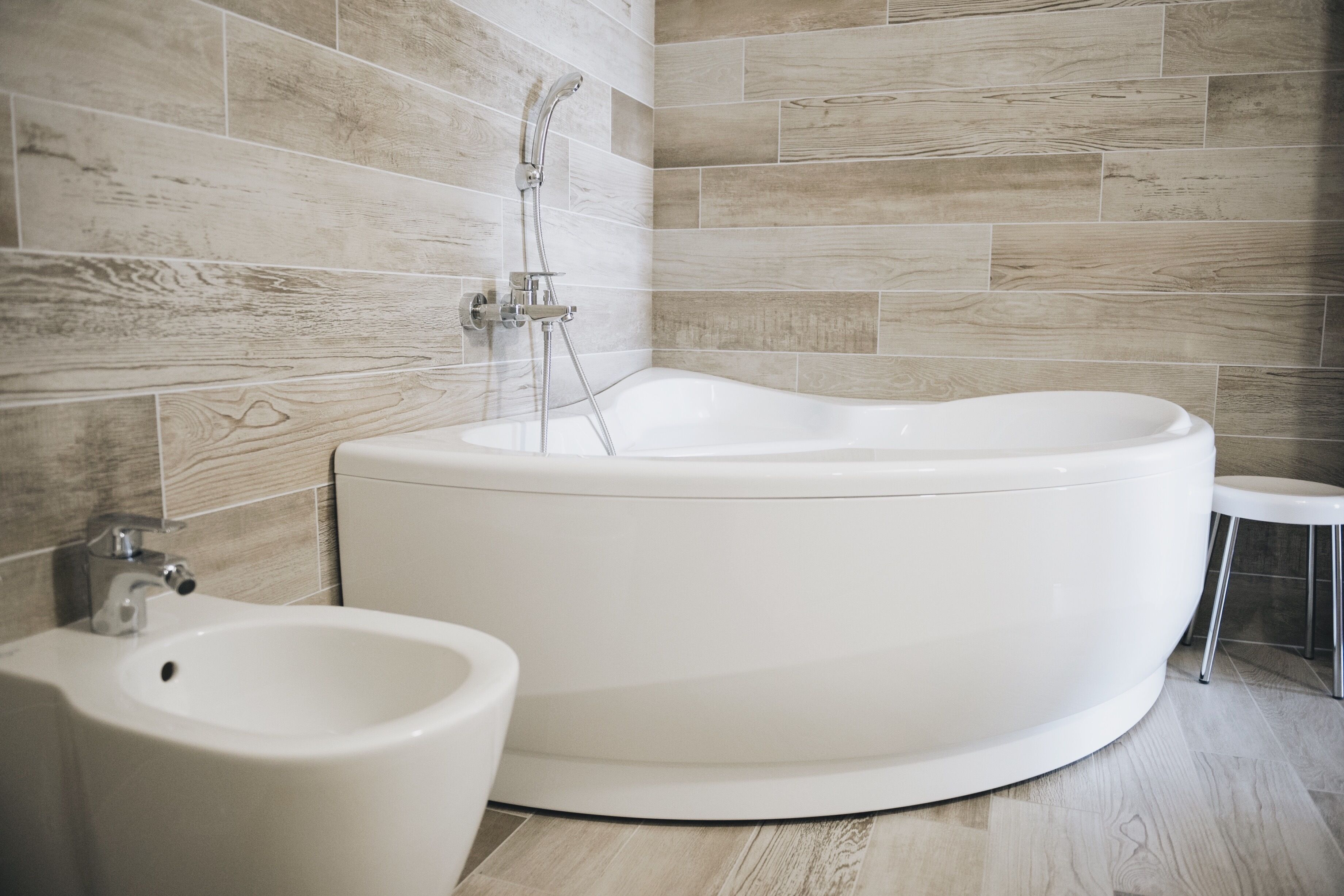 Deluxe-Suite | Betten mit Memory-Foam-Matratzen, Zimmersafe, Schreibtisch
