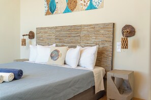 2 bedrooms, in-room safe, desk, iron/ironing board