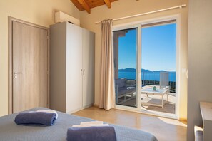 2 bedrooms, in-room safe, desk, iron/ironing board