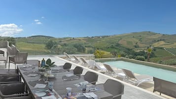 Piscina a l'aire lliure i piscina climatitzada