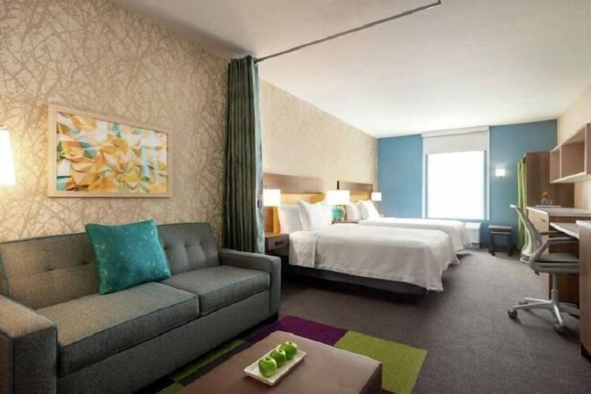 Caja de seguridad en la habitación y escritorio