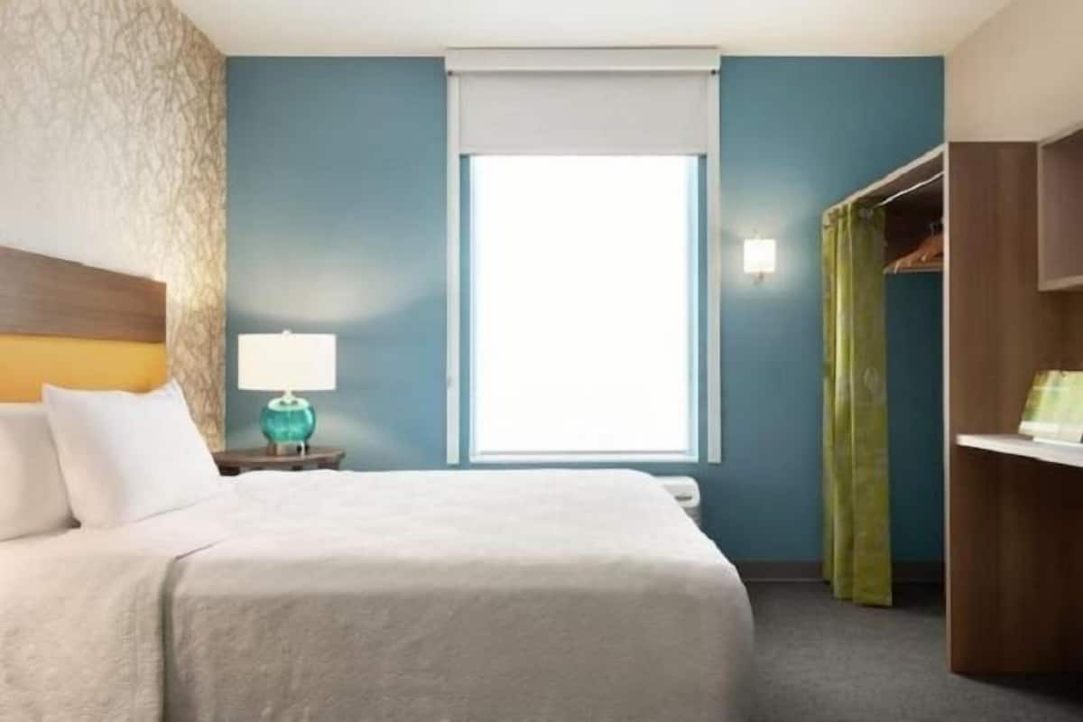 Caja de seguridad en la habitación y escritorio