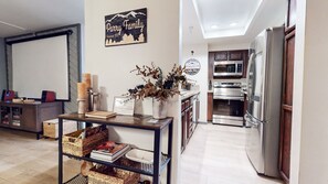 Refrigerador, microondas, horno, placa de cocina