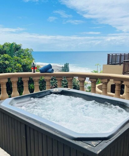 Beautiful 8-bedroom house in tranquil Dolphin Coast perfect for groups