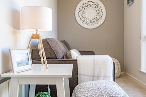 TV - Hidden Little Gem - Township - Luxury (Middleton)