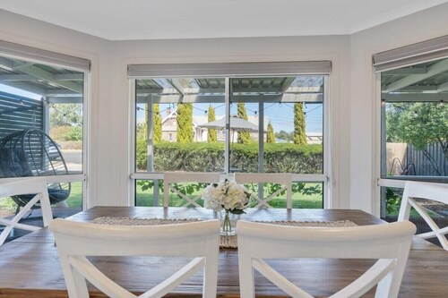 Hidden Little Gem – Luxury Township Escape in Middleton