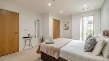 2 chambres, fer et planche Ă repasser, Wi-Fi, draps fournis