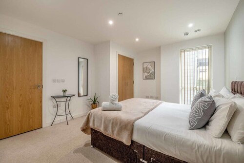 2 Bed Apt- Slough Station- Parking By Tempstay