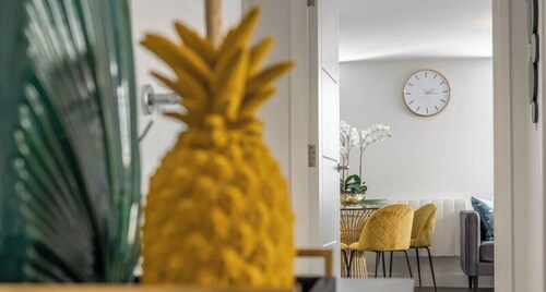 High Spec Apt- Central Locat- Parking By Tempstay