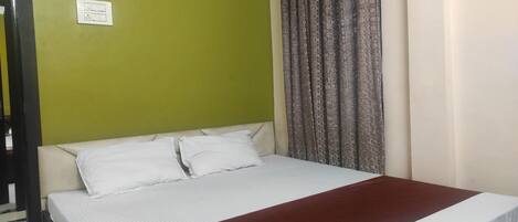 Standard Room | Desk, bed sheets