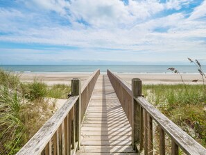 On the beach - Finders Keepers #115 Ocean Front, Hot Tub, Game Room, Sleeps 20! (North Topsail Beach)