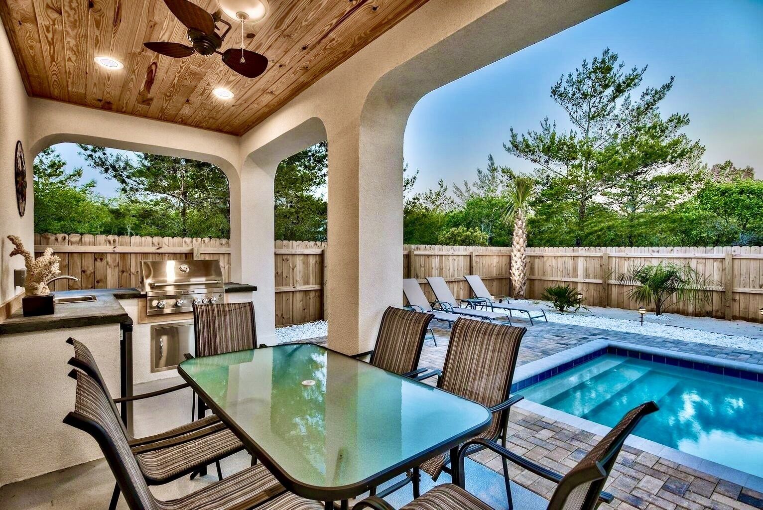 Outdoor dining