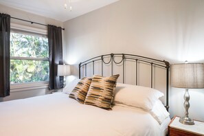 2 habitaciones, escritorio, tabla de planchar con plancha y wifi gratis