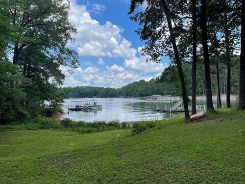 Cozy property on Lake Lanier
