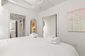 1 soverom, skrivebord, strykejern/-brett og wi-fi