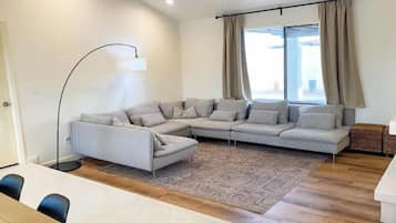 Smart-TV, peis, videospill og bøker