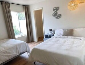 3 bedrooms, desk, iron/ironing board, travel crib