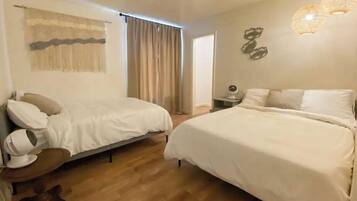 3 bedrooms, desk, iron/ironing board, travel crib