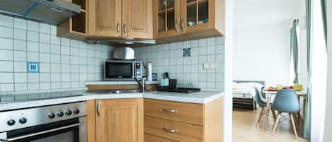 City Apartment, 1 King Bed with Sofa bed, Ground Floor | Private kitchen | Fridge, microwave, toaster, cookware/dishes/utensils