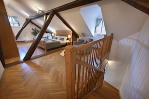 Dúplex familiar, 1 habitación | Ropa de cama hipoalergénica y espacio para trabajar con laptop