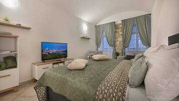 Leilighet – city, 1 kingsize-seng med sovesofa, 1. etasje | Allergitestet sengetøy, skrivebord for bærbar PC og lydisolert