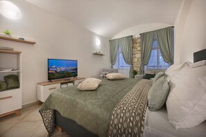 Kaupunkihuoneisto, 1 suuri parisänky ja vuodesohva, pohjakerroksessa | Allergiatestatut vuodevaatteet