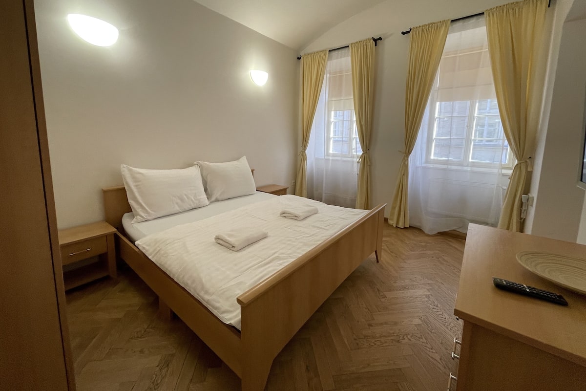 Economy Apartment, 1 King Bed, Ground Floor