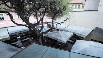 Family Apartment, 2 Bedrooms, Bathtub | Hypo-allergenic bedding, laptop workspace, soundproofing