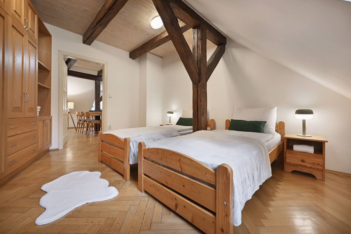 Dúplex Deluxe, 3 habitaciones, tina, vista a la ciudad | Ropa de cama hipoalergénica y espacio para trabajar con laptop