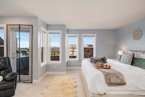 3 chambres, bureau, Wi-Fi gratuit, draps fournis