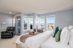 3 bedrooms, free WiFi, bed sheets - Perch - Phinney Guest House: Spacious 3BR | Downtown Fremont | Parking (Seattle)