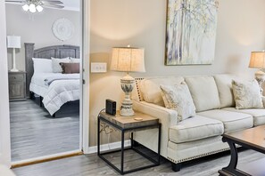 3 bedrooms, desk, iron/ironing board, travel crib