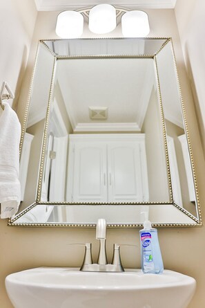 Combined shower/bathtub, hair dryer, towels, soap
