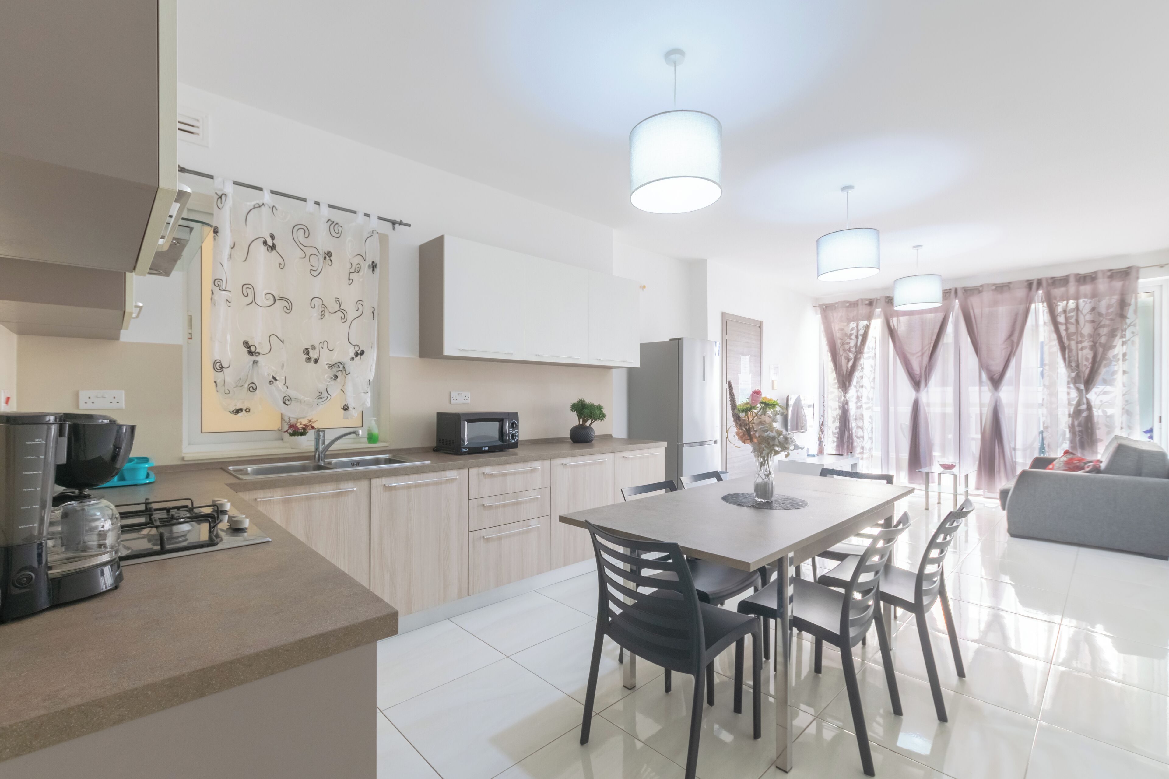 冰箱、微波炉、烤箱、炉灶