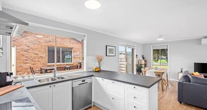 Parrwang Rest - Renovated cosy unit in a Serene Location.