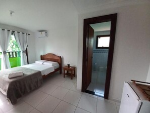 3 quartos, escrivaninha, ferros/tábuas de passar roupa