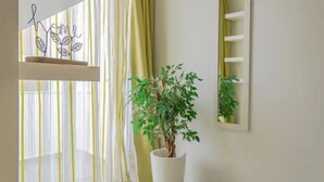 A room with a potted plant, a shelf with a 'home' sign, and a mirror on the wall. - ★ Penthouse w/ SEA VIEW in St. pauls bay ★ (San Pawl il-Baħar, Malta)