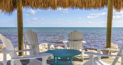 Overlooking the Lagoon and Pool Includes Use of Golf Cart & 2 Kayaks