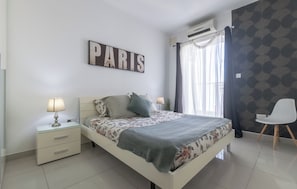 3 Schlafzimmer, Schreibtisch, Bügeleisen/Bügelbrett, Reisekinderbett