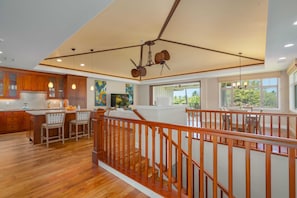 Interior - Luxury + Privacy  ✨ Sleeps 10 ⛳🚙 Golf Cart Included (Waimea)