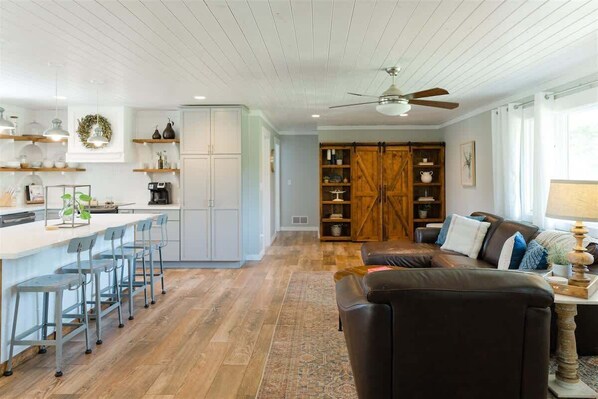 Smart TV, fireplace, video games, offices