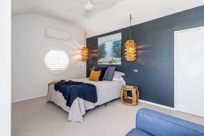 3 slaapkamers, een strijkplank/strijkijzer, wifi, beddengoed