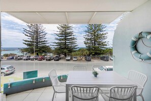 Outdoor dining - La Ronde Three - Oceanstays - Unit 3 (Yamba)