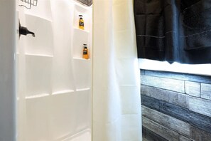 Shower, hair dryer, towels, soap - Hippie Hideaway - Tiny House w/ Fire Pit & BBQ (Cape Charles)